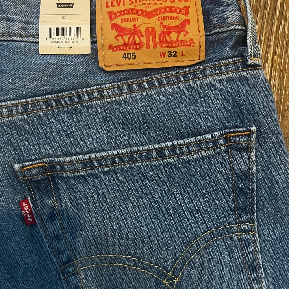 Levi's Classic Jean Shorts. 405s.  32W.  NWT. - Picture 3 of 5